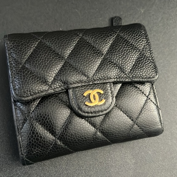 Chanel compact trifold wallet - Picture 2 of 11